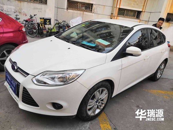 “小钢炮”福特福克斯，性能不输新车，仅售9万
